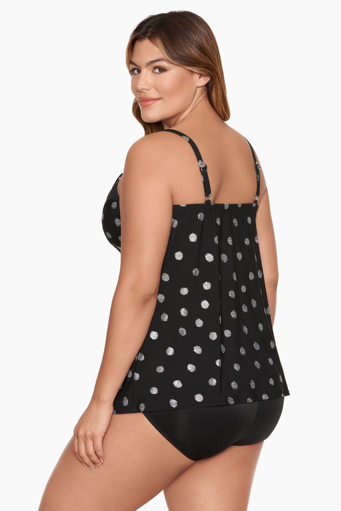 Woman in a Plus Size Pizzelles Love tankini top